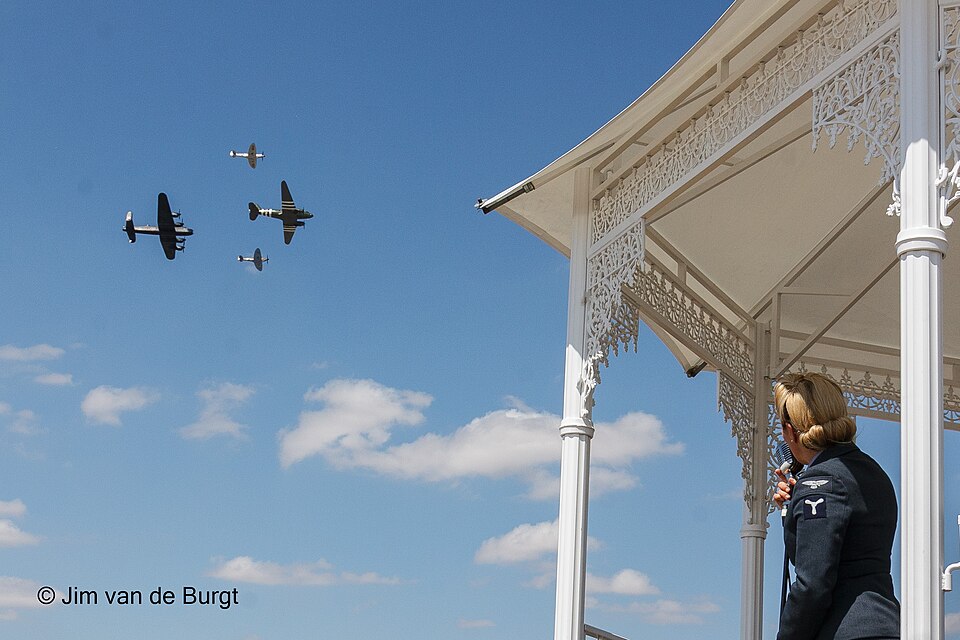 2018, Bandstand, Fairford, Vintage Village - 7276 (54063477638)