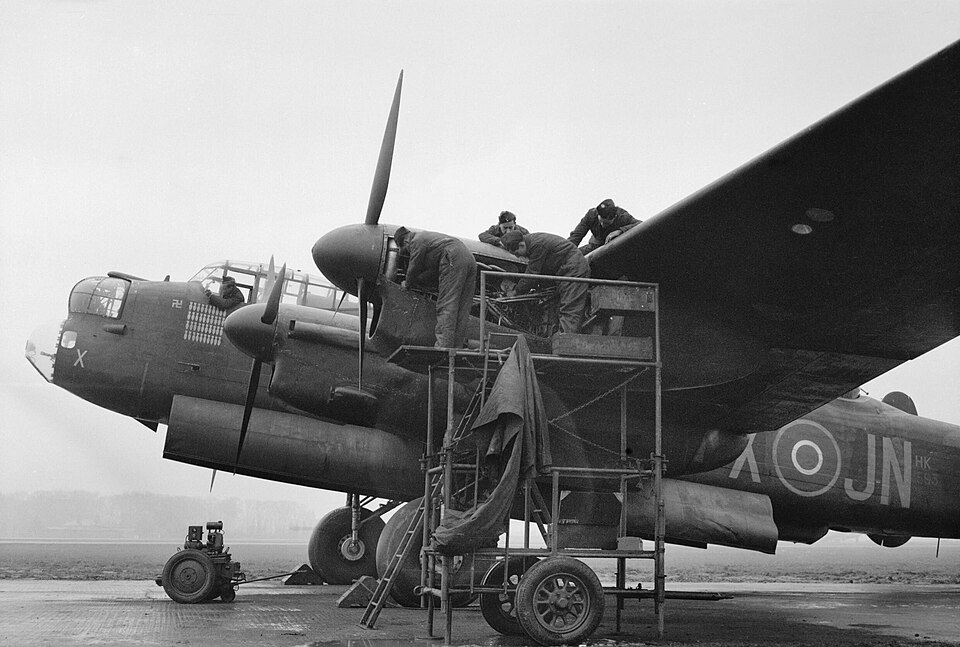 Avro Lancaster - Mepal - Royal Air Force 1939-1945- Bomber Command CH14681