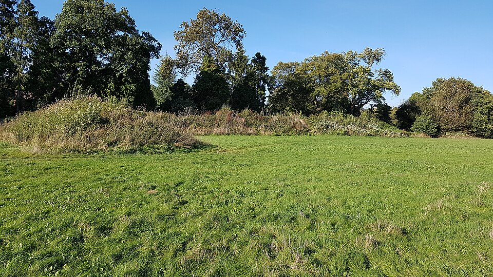 World War II fighter pens at the former airfield of RAF Kenley (4)